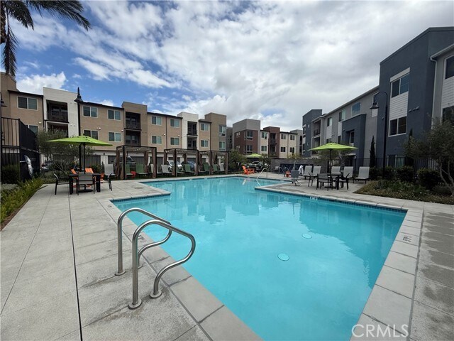 Building Photo - 960 N Tangent Privado