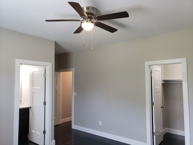 Building Photo - 4955-4953 Morris