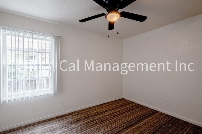 Building Photo - 4 Bedroom/2 Bath Home in Central Bakersfield - $1995 Per Month!