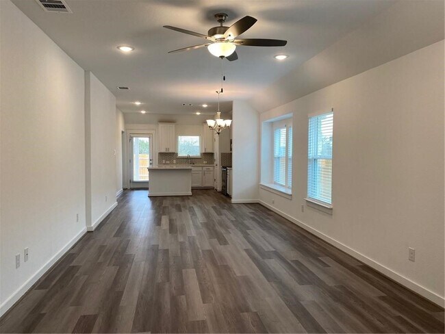 Building Photo - 652 Pheasant Hill Ln