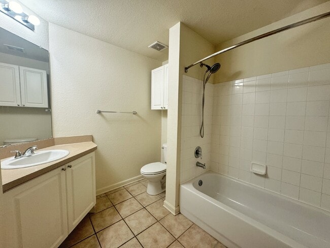 Building Photo - First floor, 3BR/2BA with garage Villa San Marco Condo