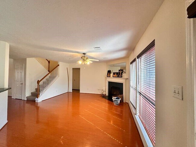 Building Photo - 2203 Nashua Dr