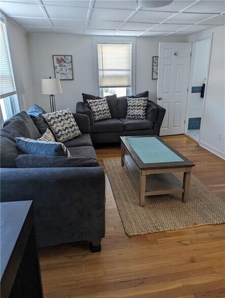 Building Photo - 27 Mt Vernon St