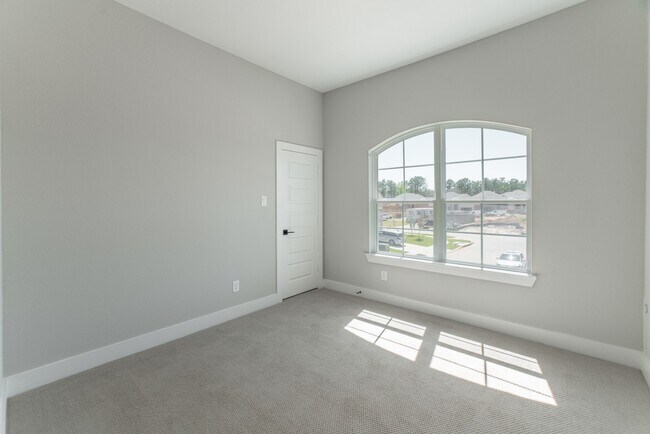 Building Photo - 2016 Woodland Park Ct
