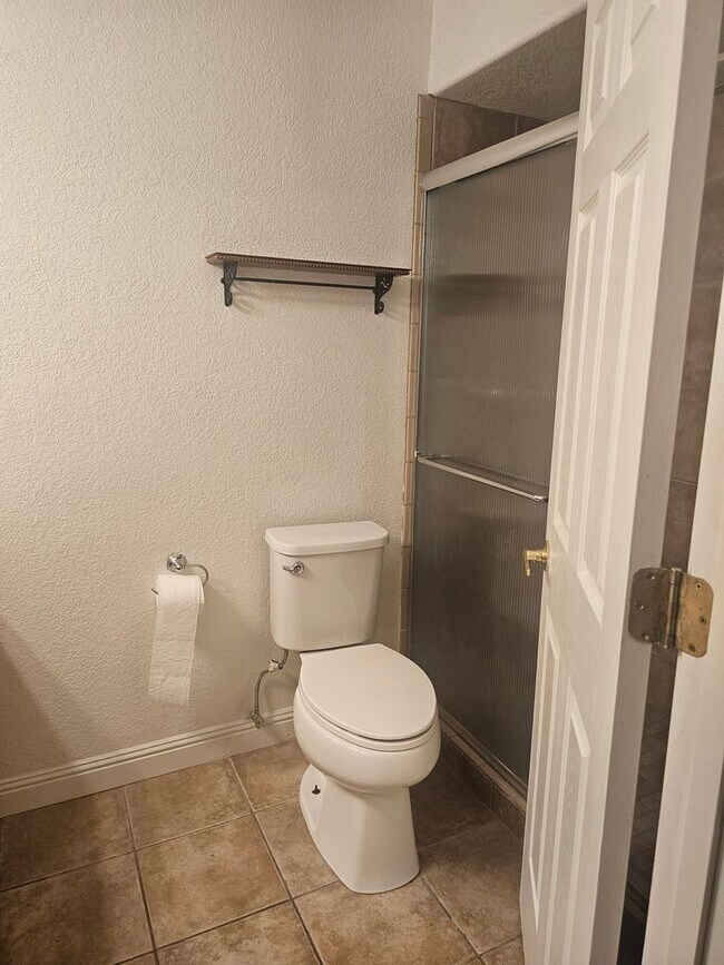 Building Photo - Unfurnished Long Term