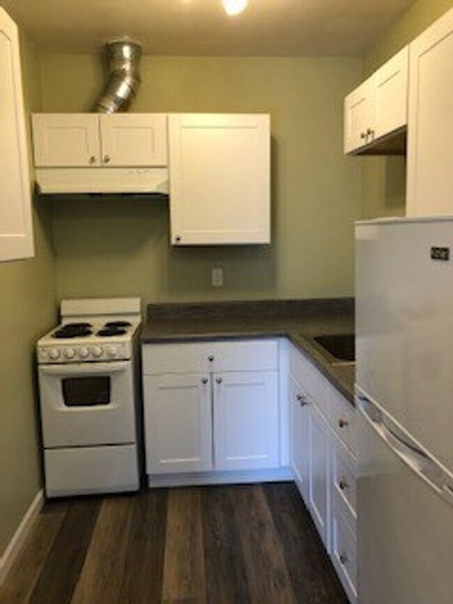 Building Photo - (WWA) Studio - Newly remodeled