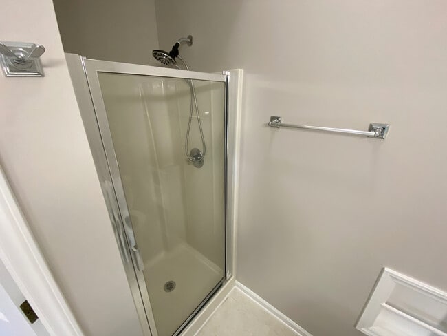 Building Photo - Room in House on College Ave