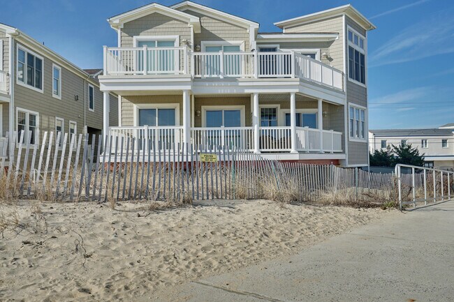 Primary Photo - 209 Beach Front