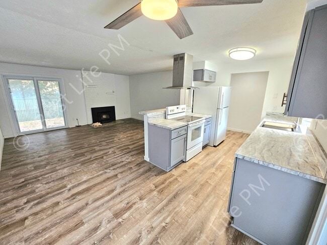Building Photo - 2112 NE 33rd St
