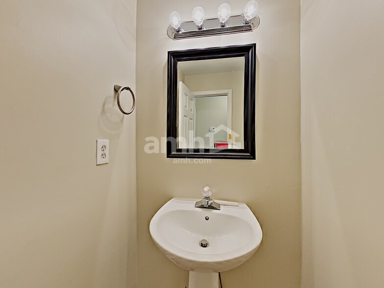 Building Photo - 590 Oxford Crest Ct NW