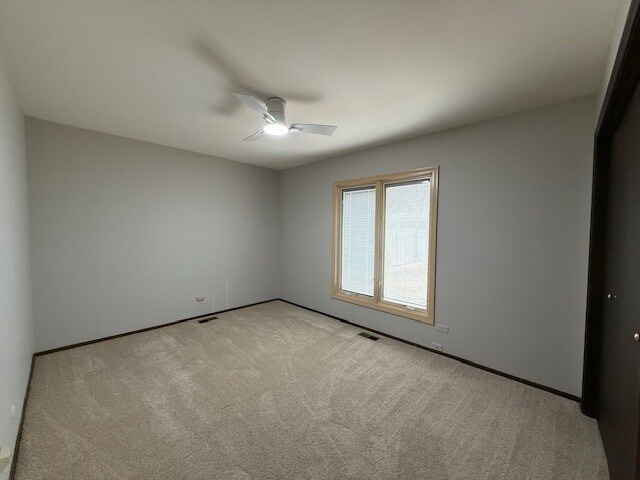 Building Photo - 810 W Lakeside Plaza