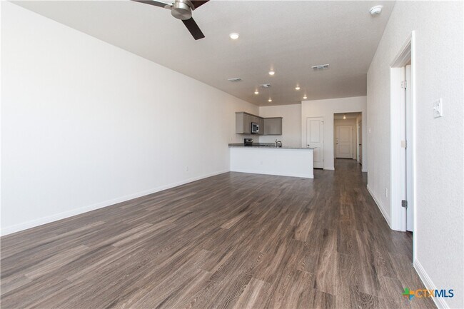 Building Photo - 5815 Betty Lou Dr