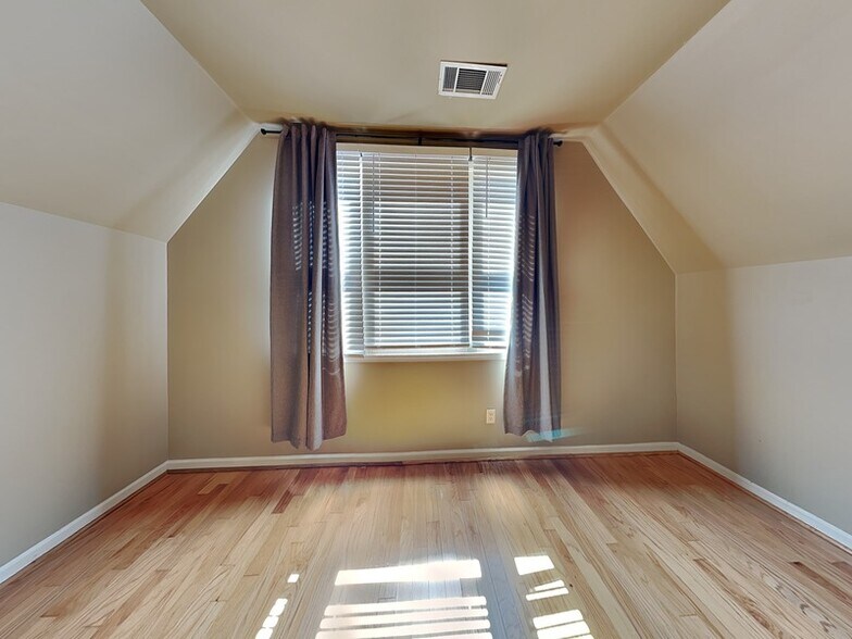 Building Photo - 1036 Portobello Rd