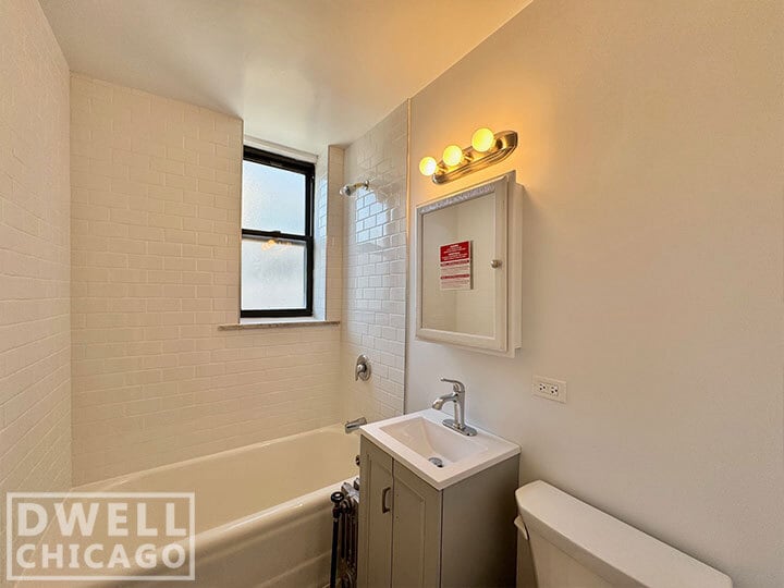 Building Photo - 3333 W Diversey Ave