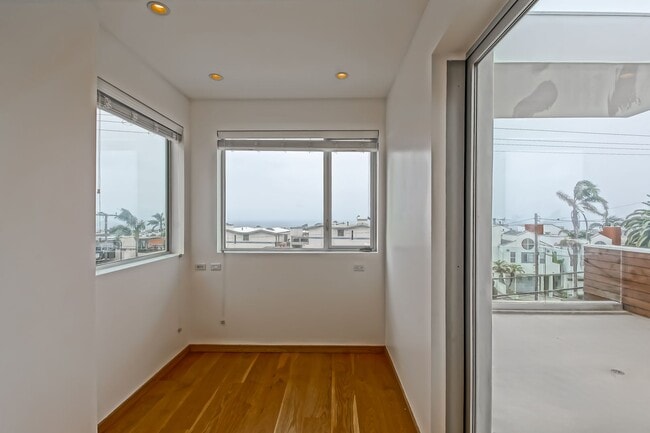 Building Photo - 4BR3.5BA + OFFICE! NEWER CONSTRUCTION, MOD...