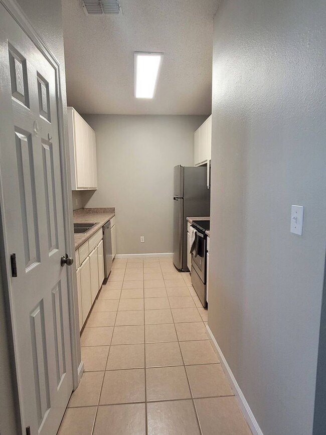 Building Photo - Newly renovated Three Bedroom Townhouse