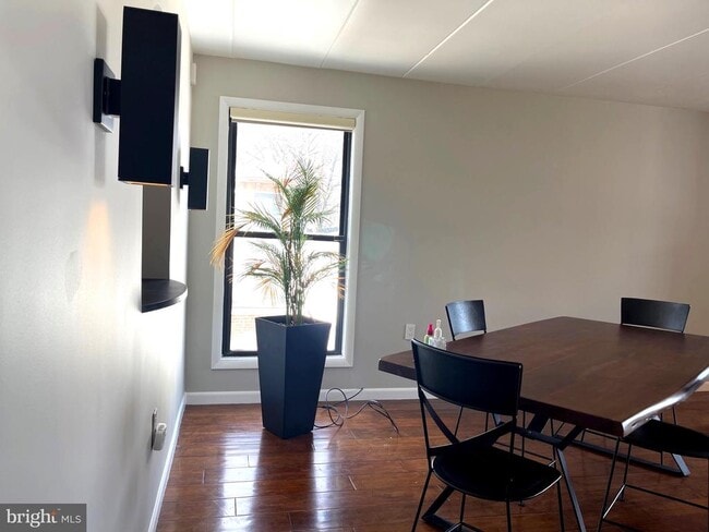 Building Photo - 28 Main St