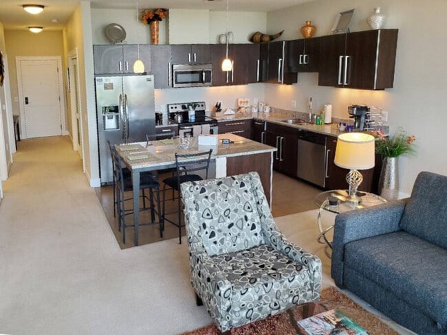 Building Photo - 1813 E Jarvis St