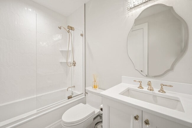 Building Photo - 35 Littles Point Rd