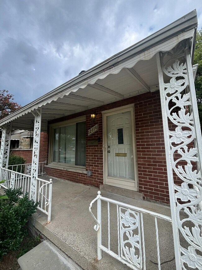 Building Photo - 12116 Columbia Ave