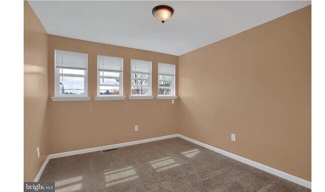 Building Photo - 215 Herman Ave