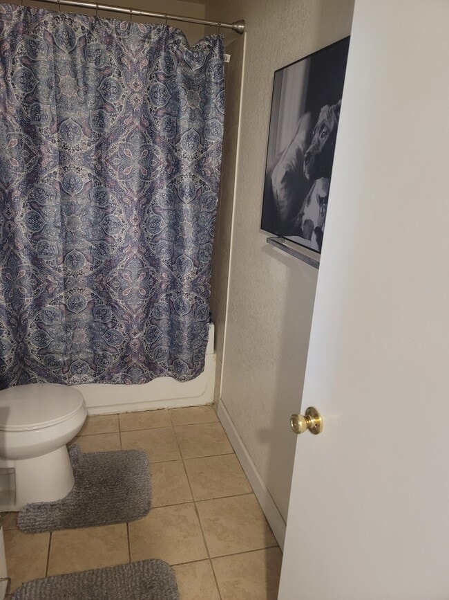 Building Photo - 220 Cherokee Ct