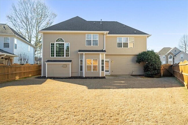 Building Photo - 1100 Olde Roswell Grove