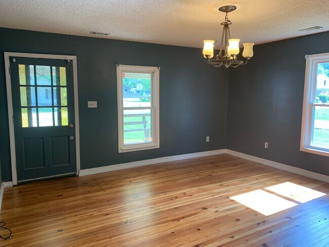 Building Photo - A quaint three bedroom one bath single family house in Five Points