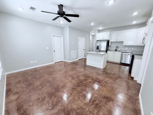 Building Photo - 101 Private Rd 4017