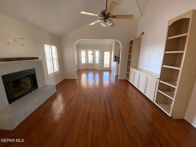 Building Photo - 715 Espada Dr