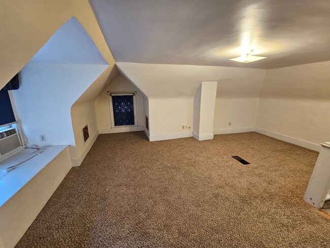 Building Photo - Spacious Home-Benton Stephens Neighborhood