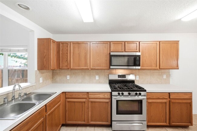 Building Photo - 727 Cypresswood Ridge