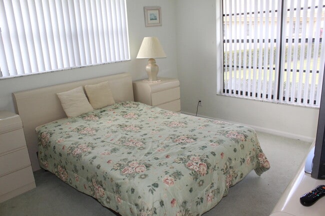 Building Photo - 9825 Bischofia Tree Way