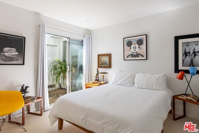 Building Photo - 4965 Calvin Ave