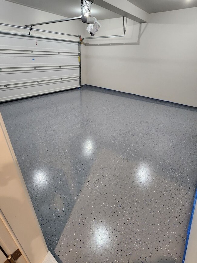 Building Photo - Charming 3 Bedroom and 2.5 Bathroom home located in desirable Tacoma