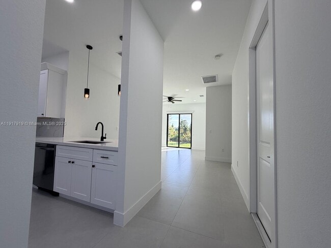 Building Photo - 1144 Mobley St E