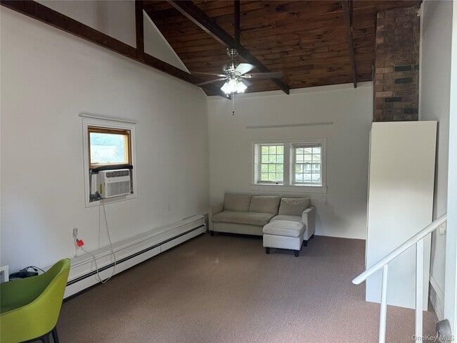 Building Photo - 10 Oakwood Ave