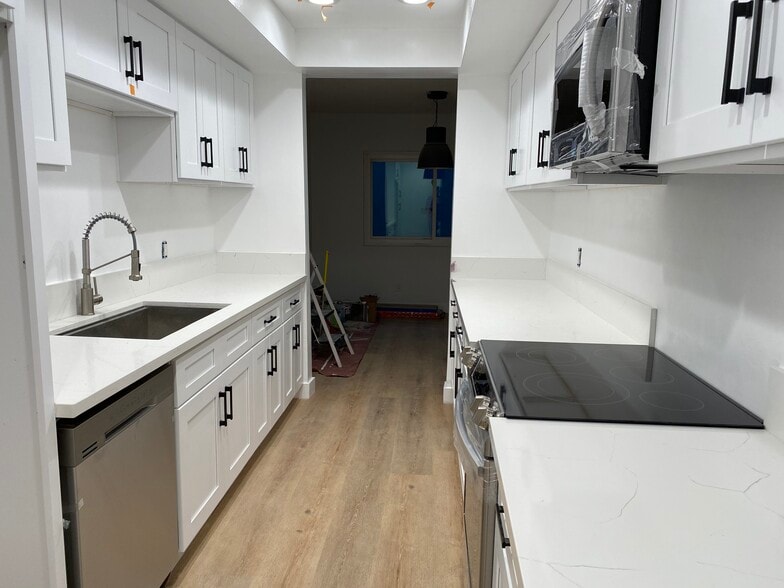 Building Photo - 1203 N Sweetzer Ave