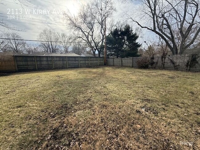 Building Photo - 2113 W Kirby Ave