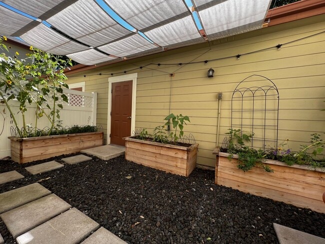 Building Photo - Beautiful 2 Bed 2.5 Bath Condo Near Observ...