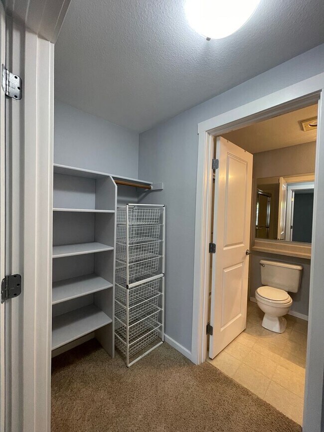 Building Photo - Welcome Home to Comfort & Convenience in E...