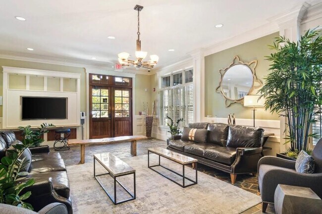 Building Photo - 1740 Century Cir NE