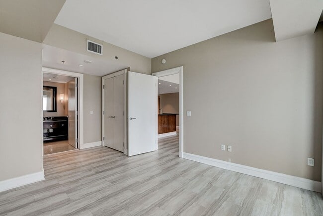 Building Photo - Sky Las Vegas-Strip/City/Red Rock Mtn Views from this Stunning 2Bd/2.5Ba Residence