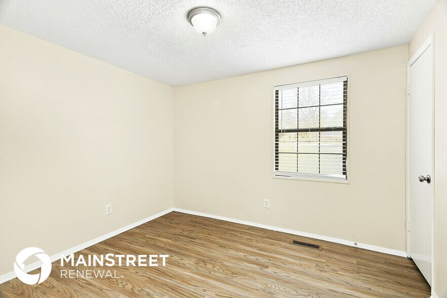 Building Photo - 5057 Oak Leaf Cir