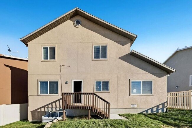 Building Photo - 312 W Rocky Crk Wy