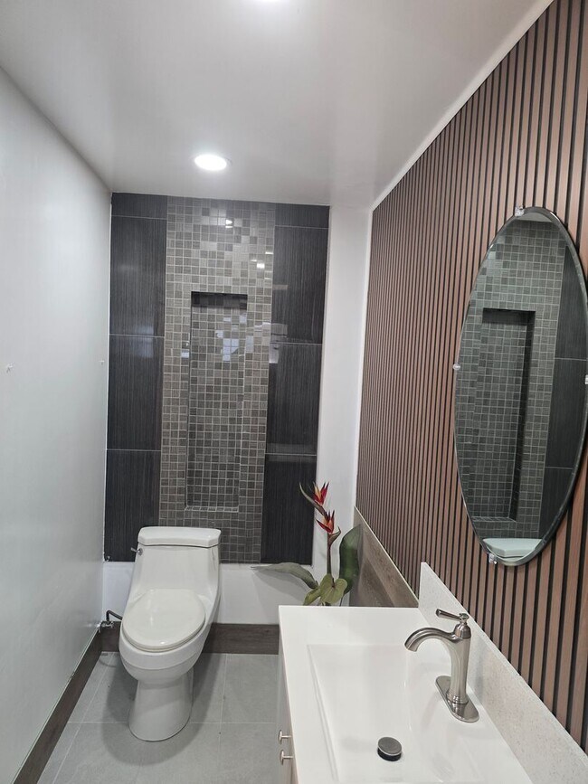 Building Photo - Beautiful Single Family in Garden Grove fo...