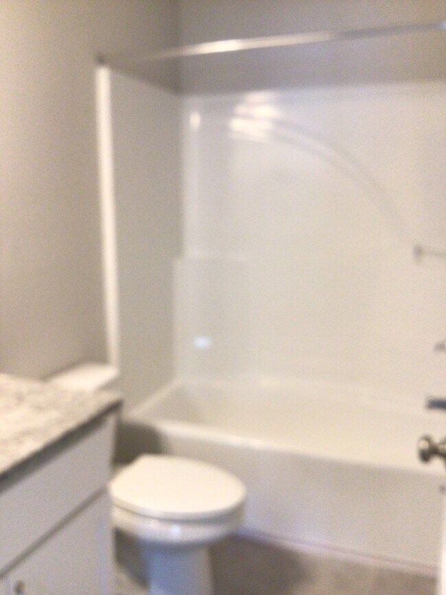 Building Photo - 605 Hampton Dr