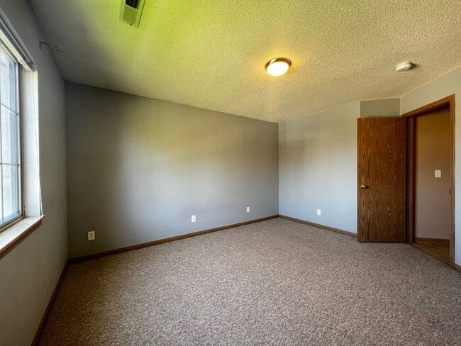 Building Photo - $1,250 | 2 Bedroom, 1 Bathroom Condo | Pet...