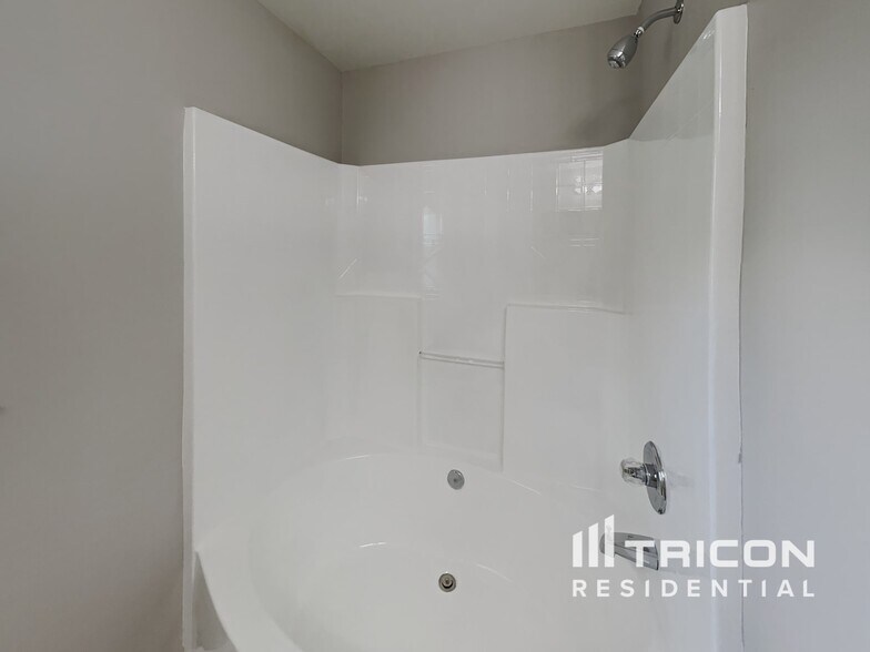 Building Photo - 11019 Kinnairds St