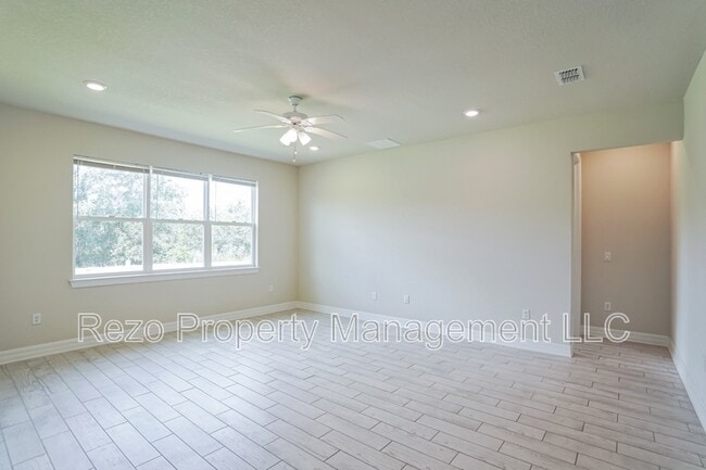 Building Photo - 2132 Live Oak Lake Rd